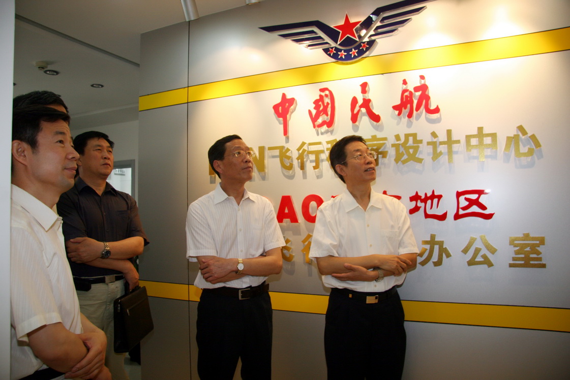 中心领导对基于虚拟现实技术的飞行运行与安全实验平台一期建设工作进行检查-1