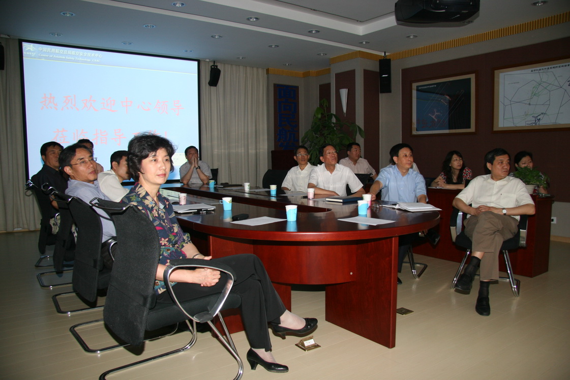 中心领导对基于虚拟现实技术的飞行运行与安全实验平台一期建设工作进行检查-3
